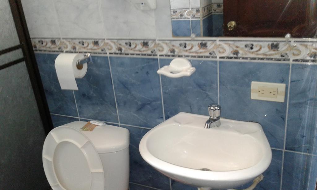 Hostal Jireh Тена Экстерьер фото